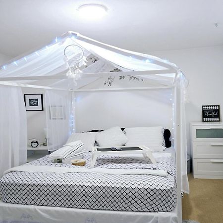 Lovely Cozy Room! With Attached Private Bath In The Heart Of Vancouver! Private Parking & Self Check-In! Екстериор снимка