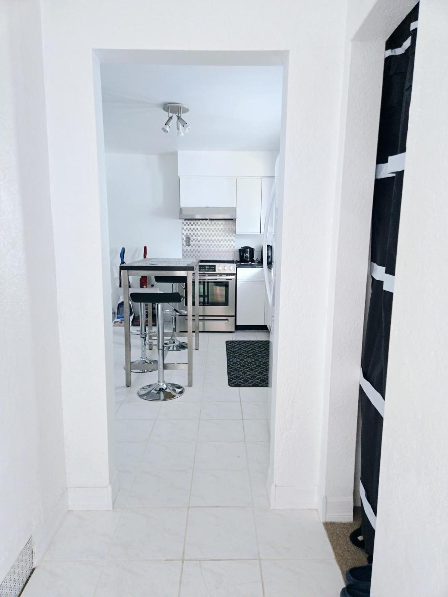 Lovely Cozy Room! With Attached Private Bath In The Heart Of Vancouver! Private Parking & Self Check-In! Екстериор снимка