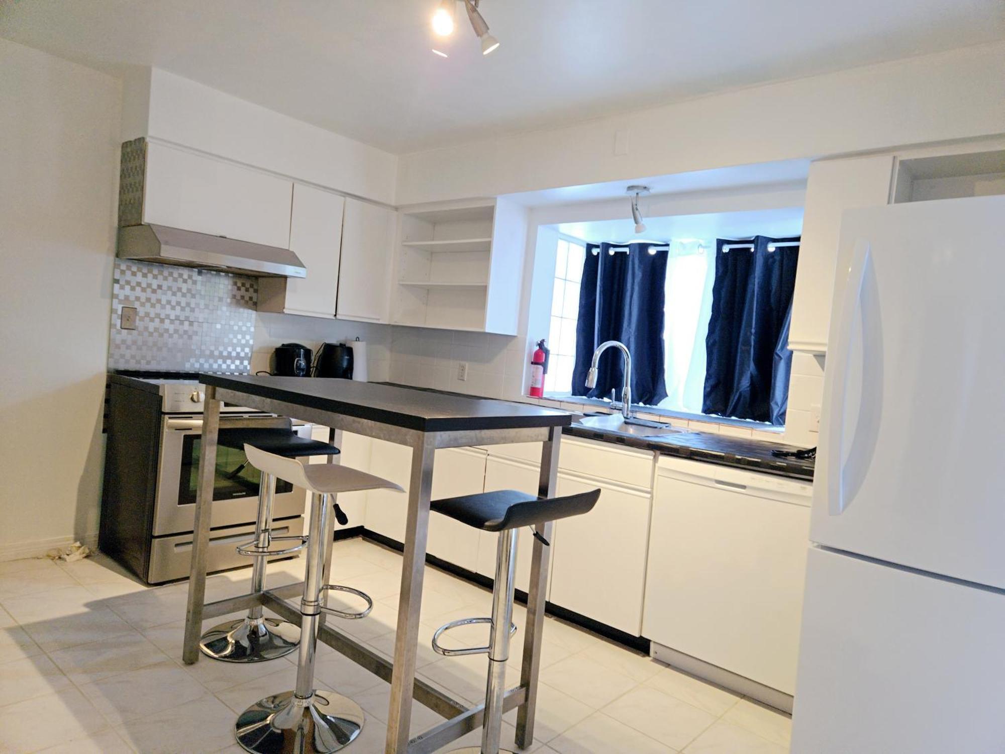 Lovely Cozy Room! With Attached Private Bath In The Heart Of Vancouver! Private Parking & Self Check-In! Екстериор снимка
