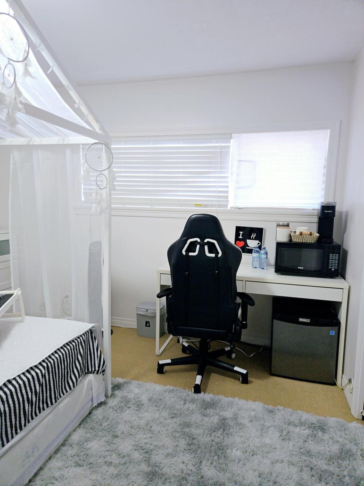 Lovely Cozy Room! With Attached Private Bath In The Heart Of Vancouver! Private Parking & Self Check-In! Екстериор снимка